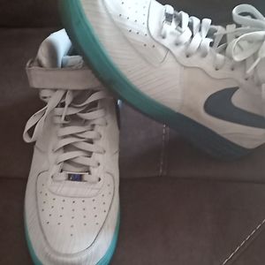 Sports wear/tennis shoes